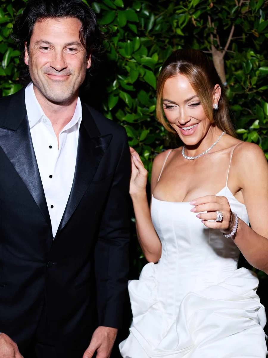 Макс Чмерковський з декольтованою дружиною наробив ефектні фото