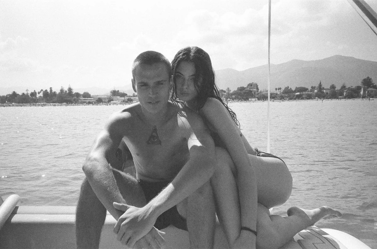 19-річна Дева оголосила про стосунки з 24-річним актором