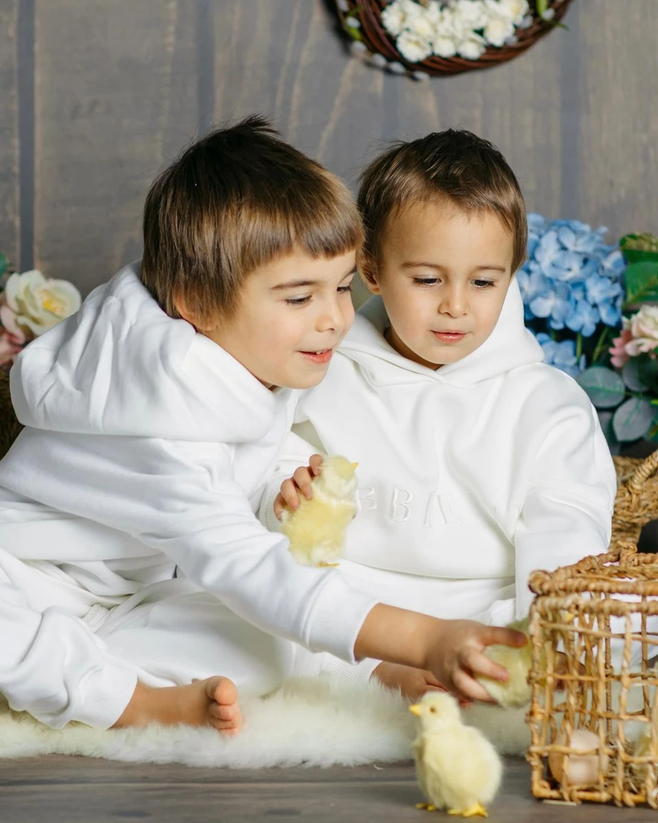 Джамала влаштувала для синів святкову фотосесію