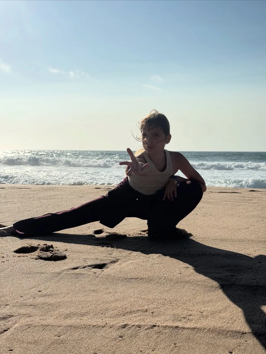 Єлизавета Юрушева показала, як її дочка танцює на пляжі в Португалії