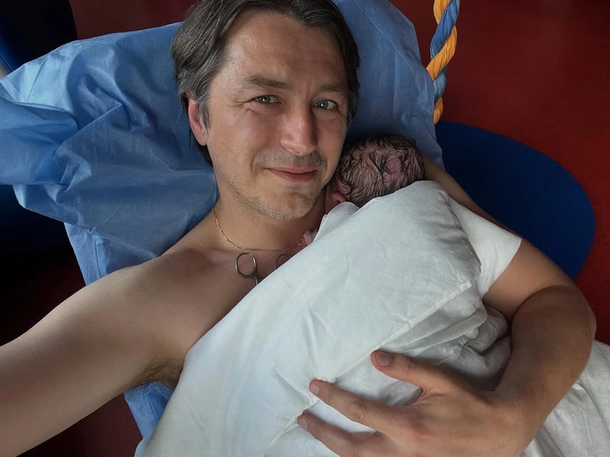 Сергій Притула робить селфі з сином