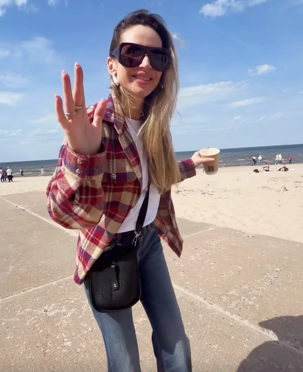 Світлана Лобода потанцювала на прогулянці з мамою