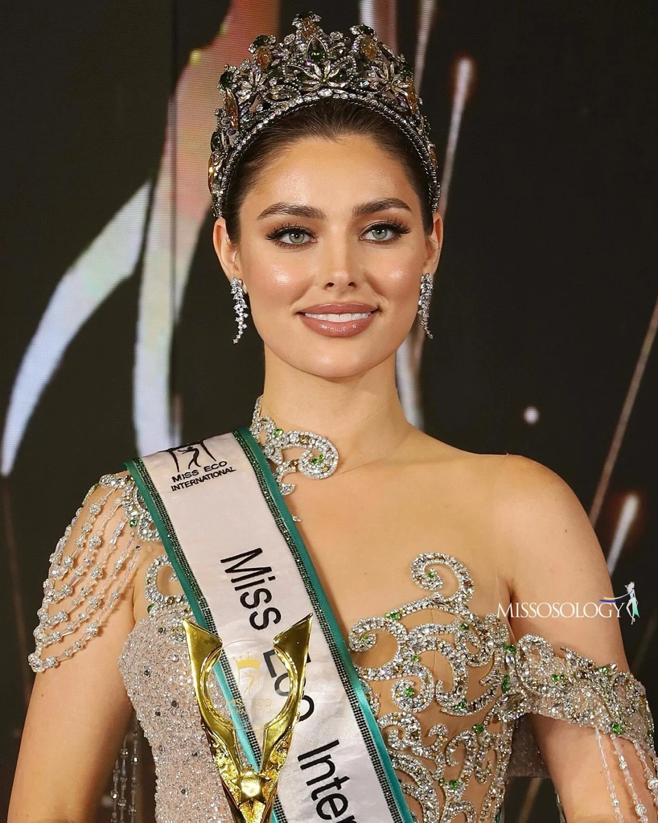 Ангеліна - двічі міс