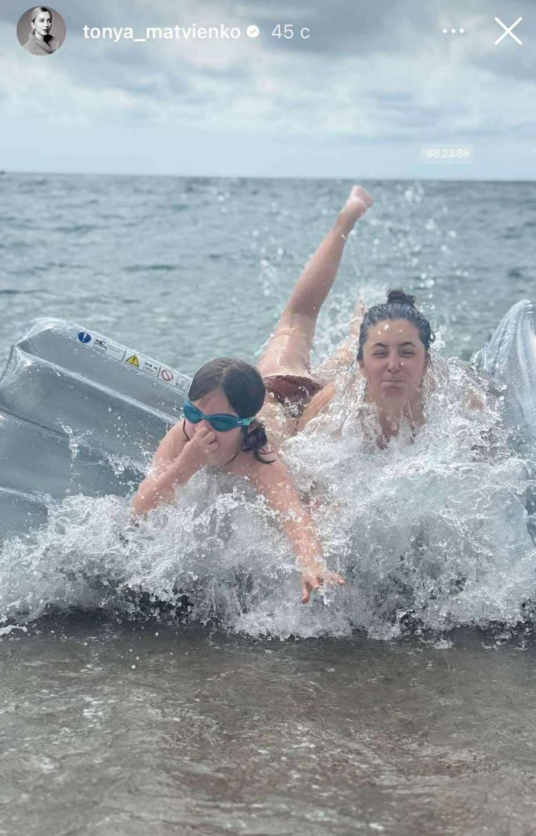 Доньки Тоні Матвієнко Ніна і Уляна