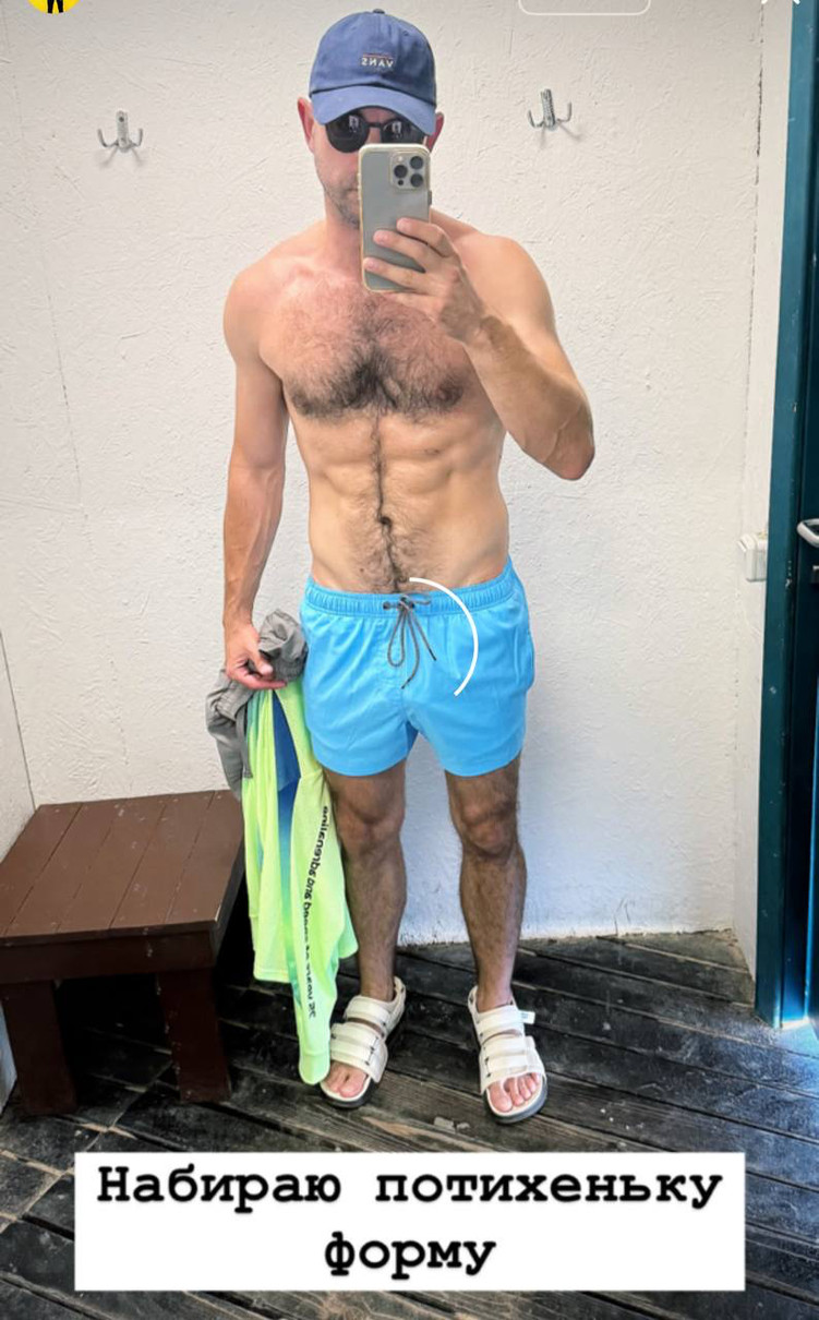 Андрій Бєдняков у плавках