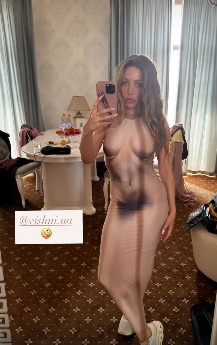 Кароль у сукні, як у Полякової