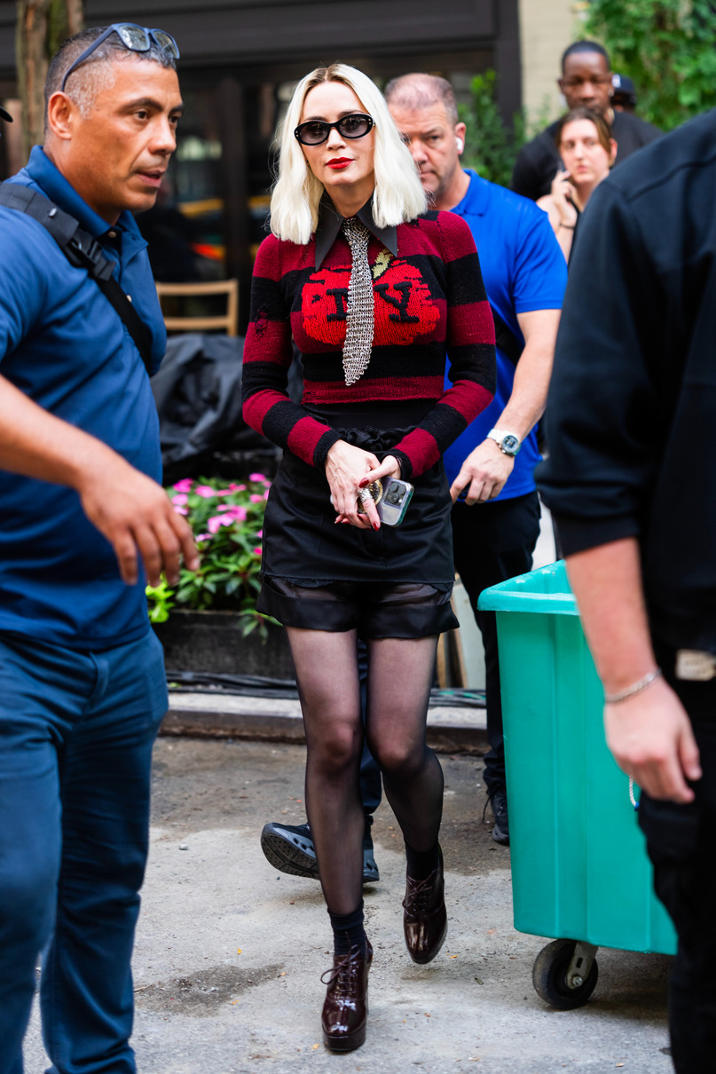 Емілі Блант білявка