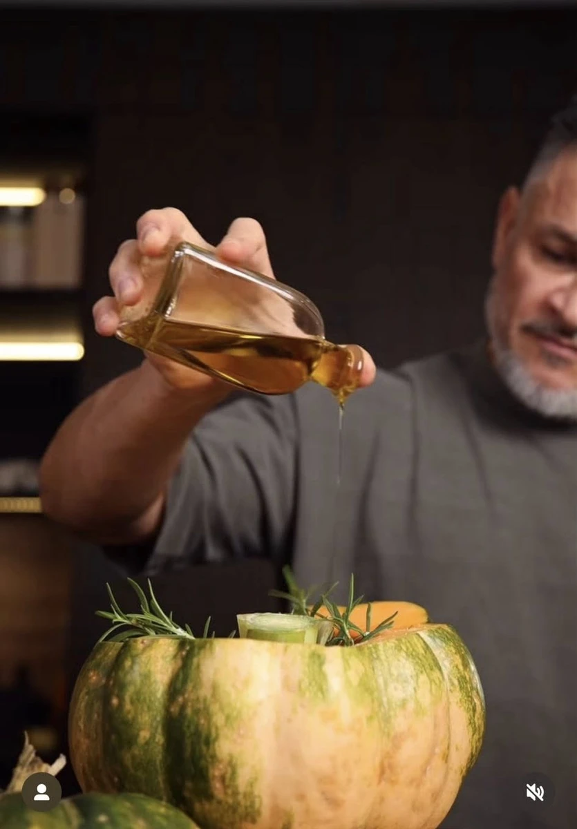 Ектор готує