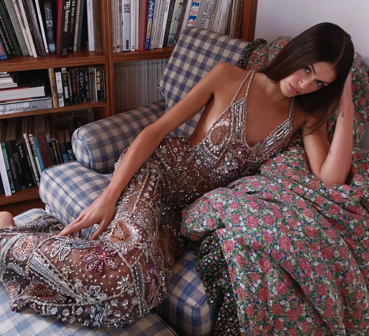 Донька Сінді Кроуфорд у прозорому макі відомого бренду полежала на дивані