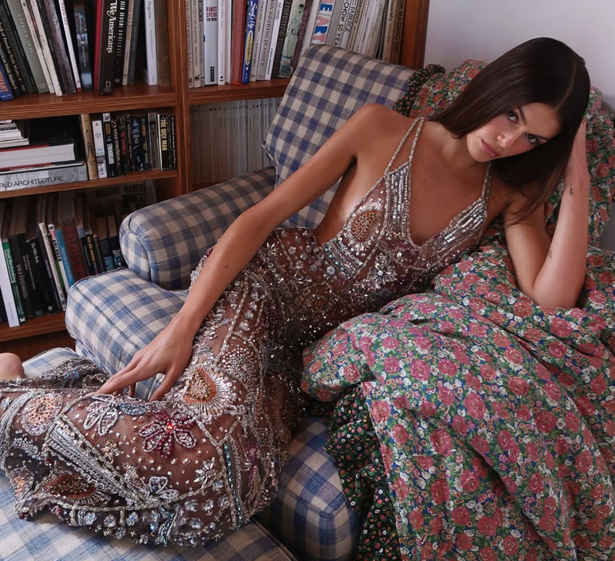 Донька Сінді Кроуфорд у прозорому макі відомого бренду полежала на дивані