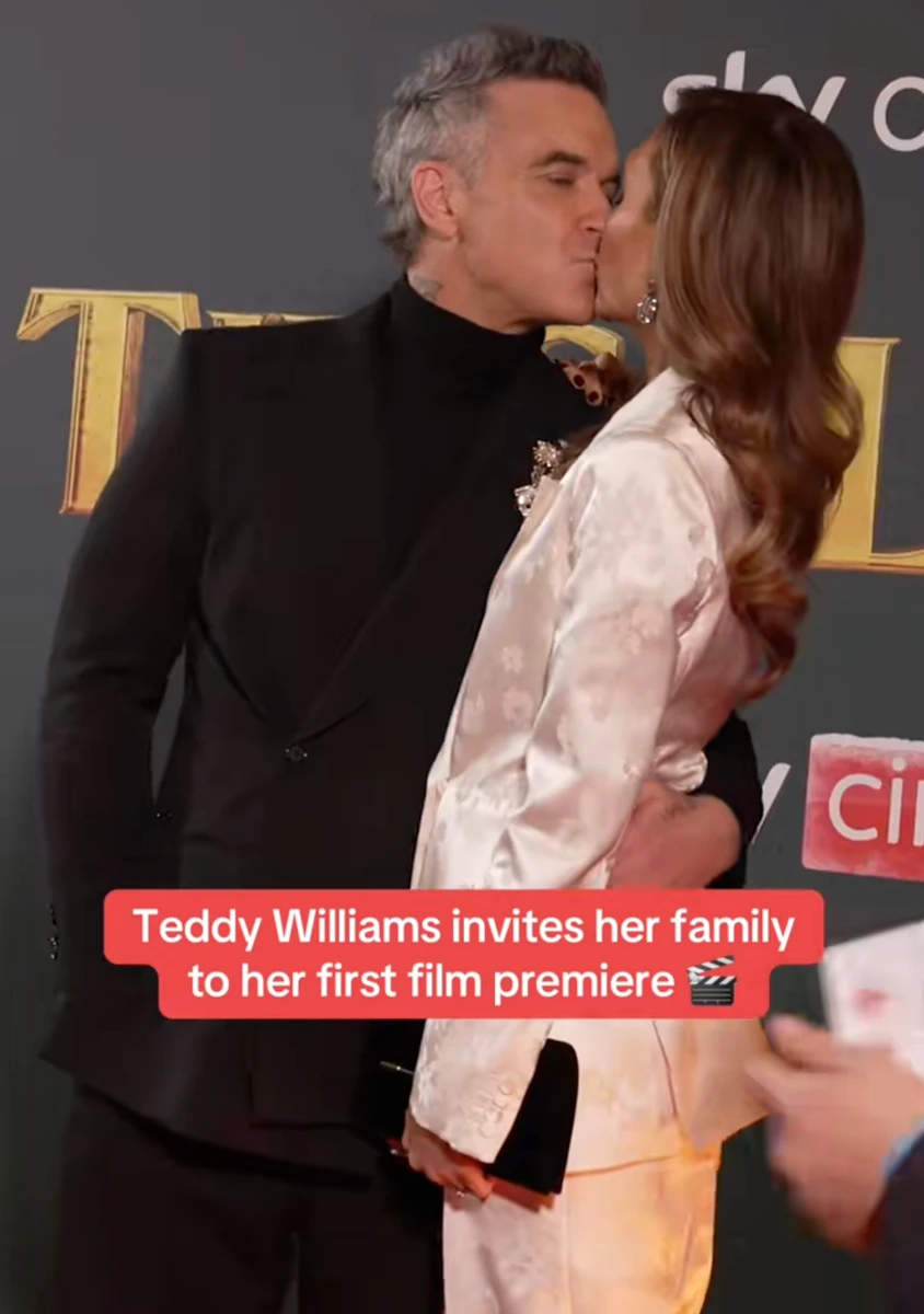 Роббі Вільямс поцілував дружину на хіднику