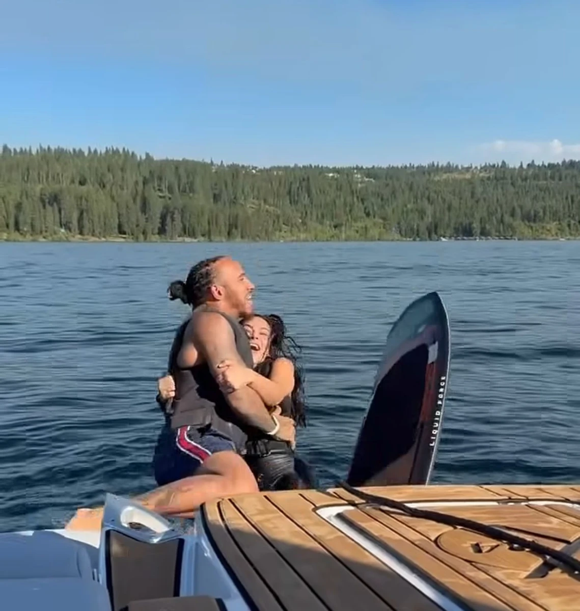 Кім і Льюїс вміють веселитися
