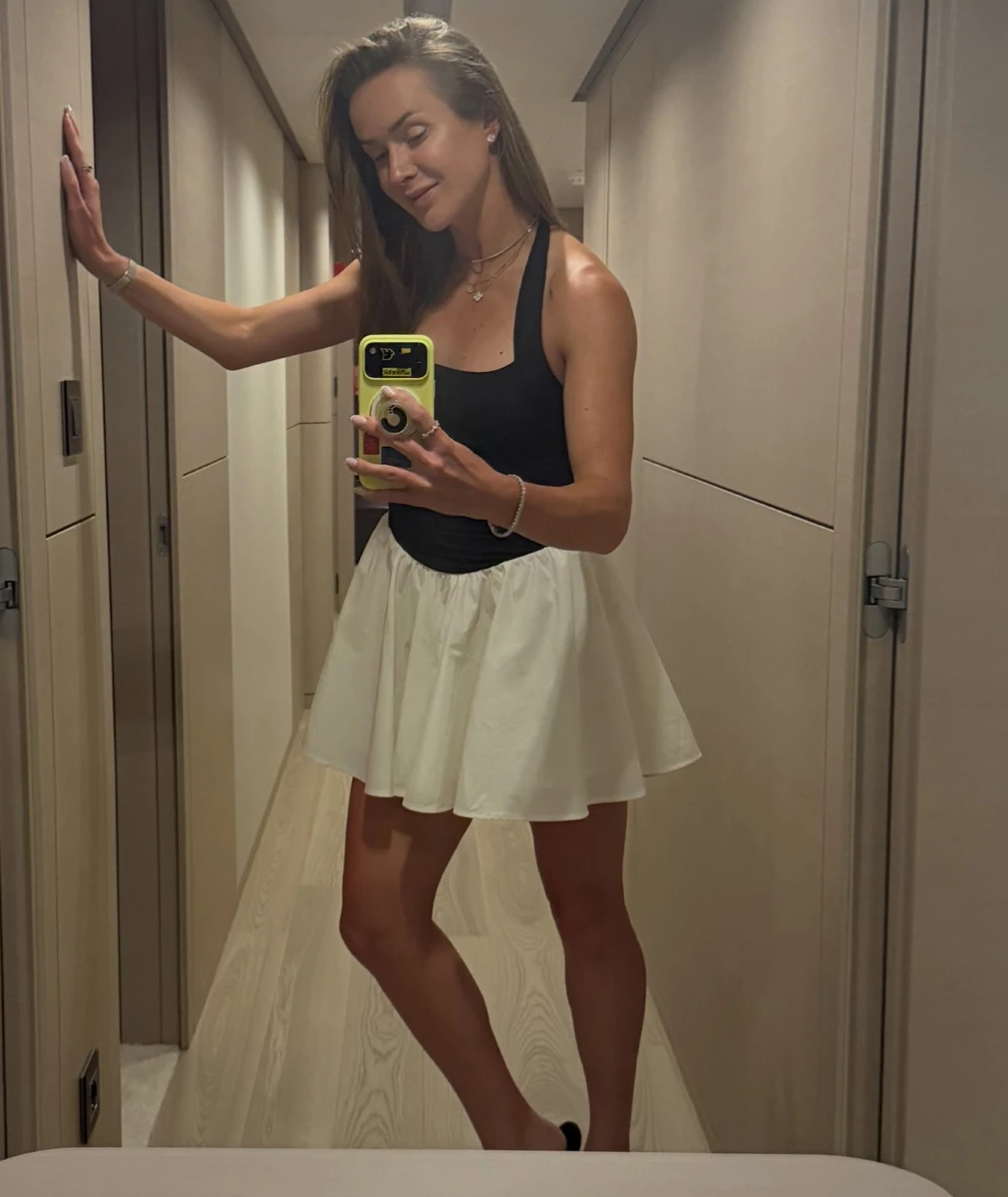 Еліна Світоліна у міні посвітила ногами на фото