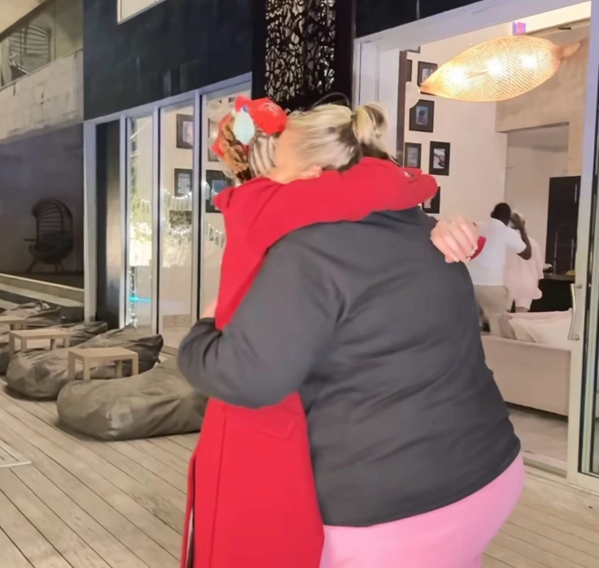 Вінні Харлоу радіє заручинам з коханим