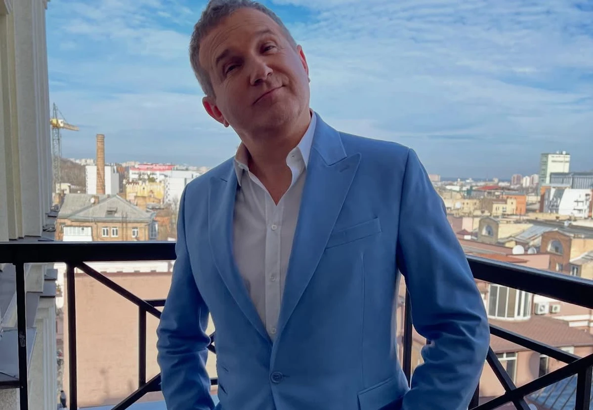 Юрій Горбунов позує для фото