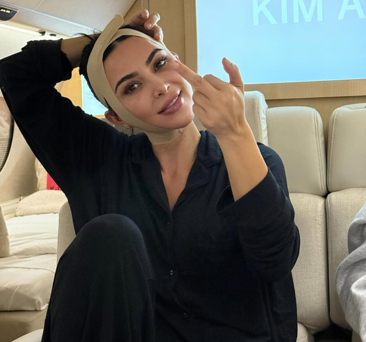 Сестра Кім Кардашян насмішила її фото на її 45-річчя