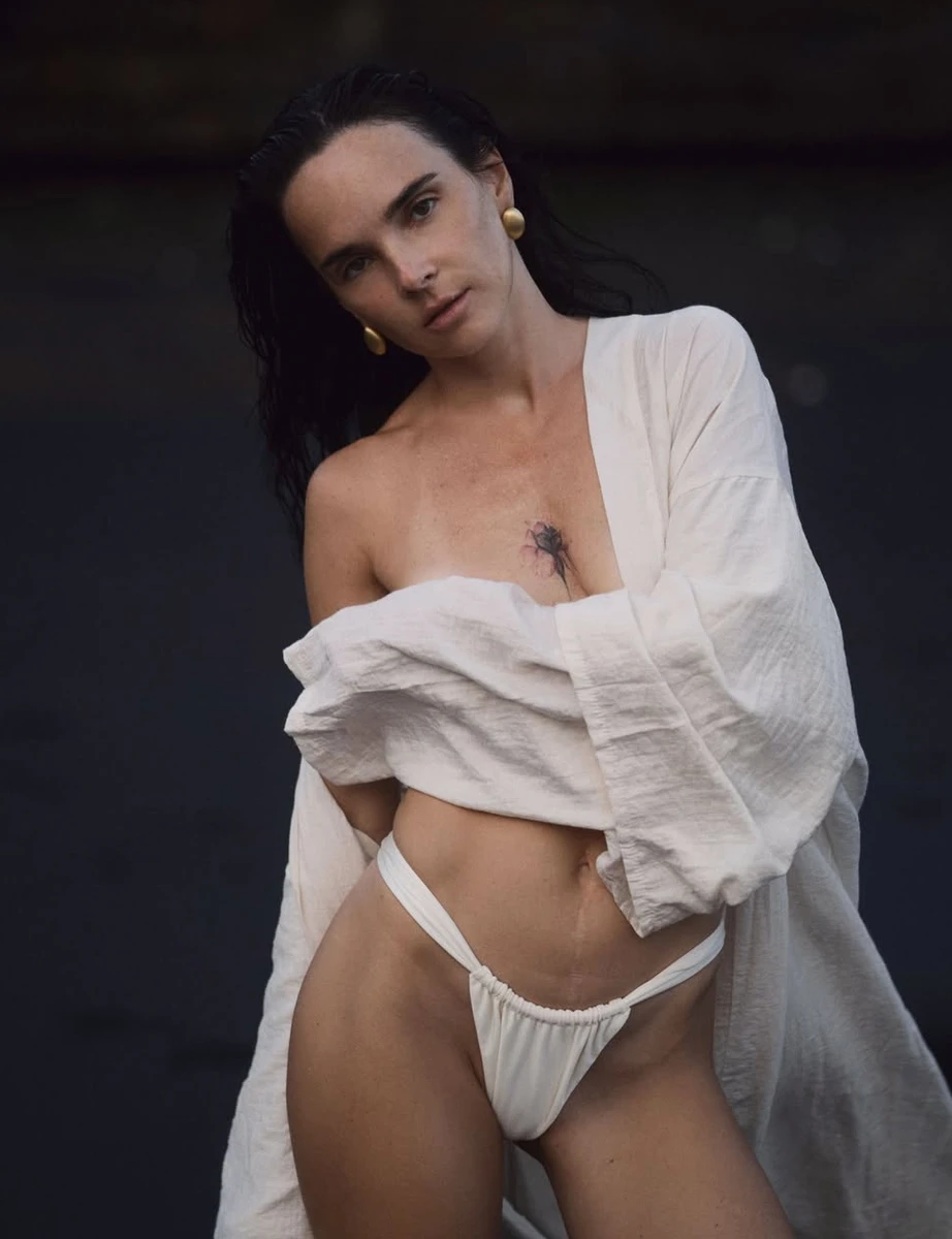 Інна Мірошниченко топлес у трусиках попозувала на Балі