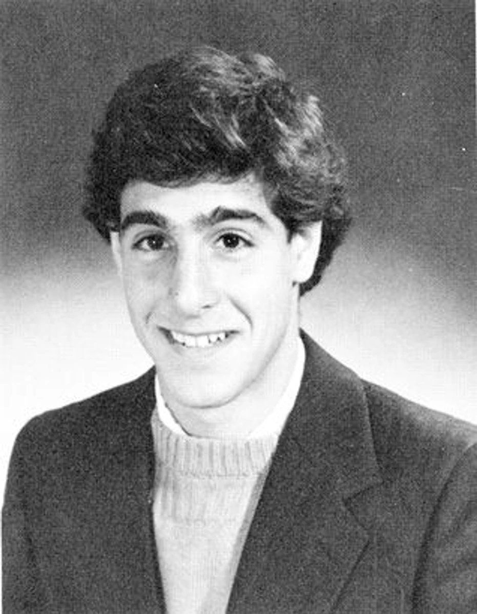 Стенлі Туччі у молодості