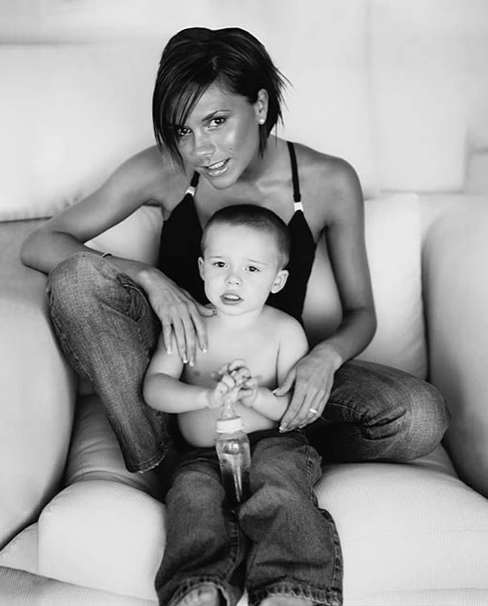 Вікторія Бекхем в молодості з сином Брукліном