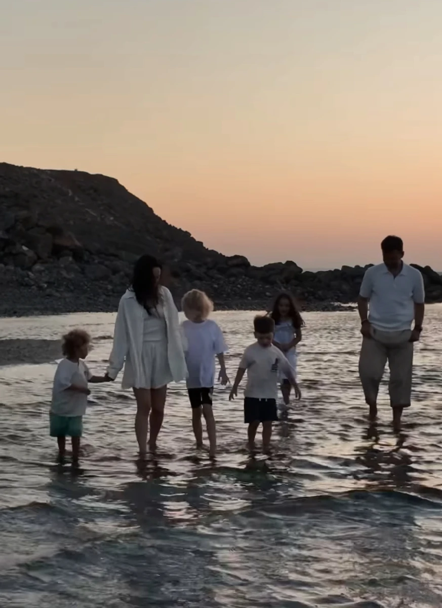 Тімур та Інна Мірошниченко привезли дітей на відпочинок на Крит