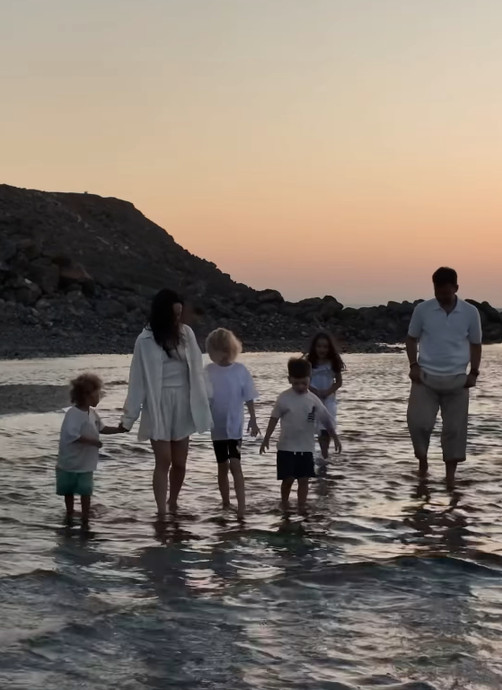 Тімур та Інна Мірошниченко привезли дітей на відпочинок на Крит