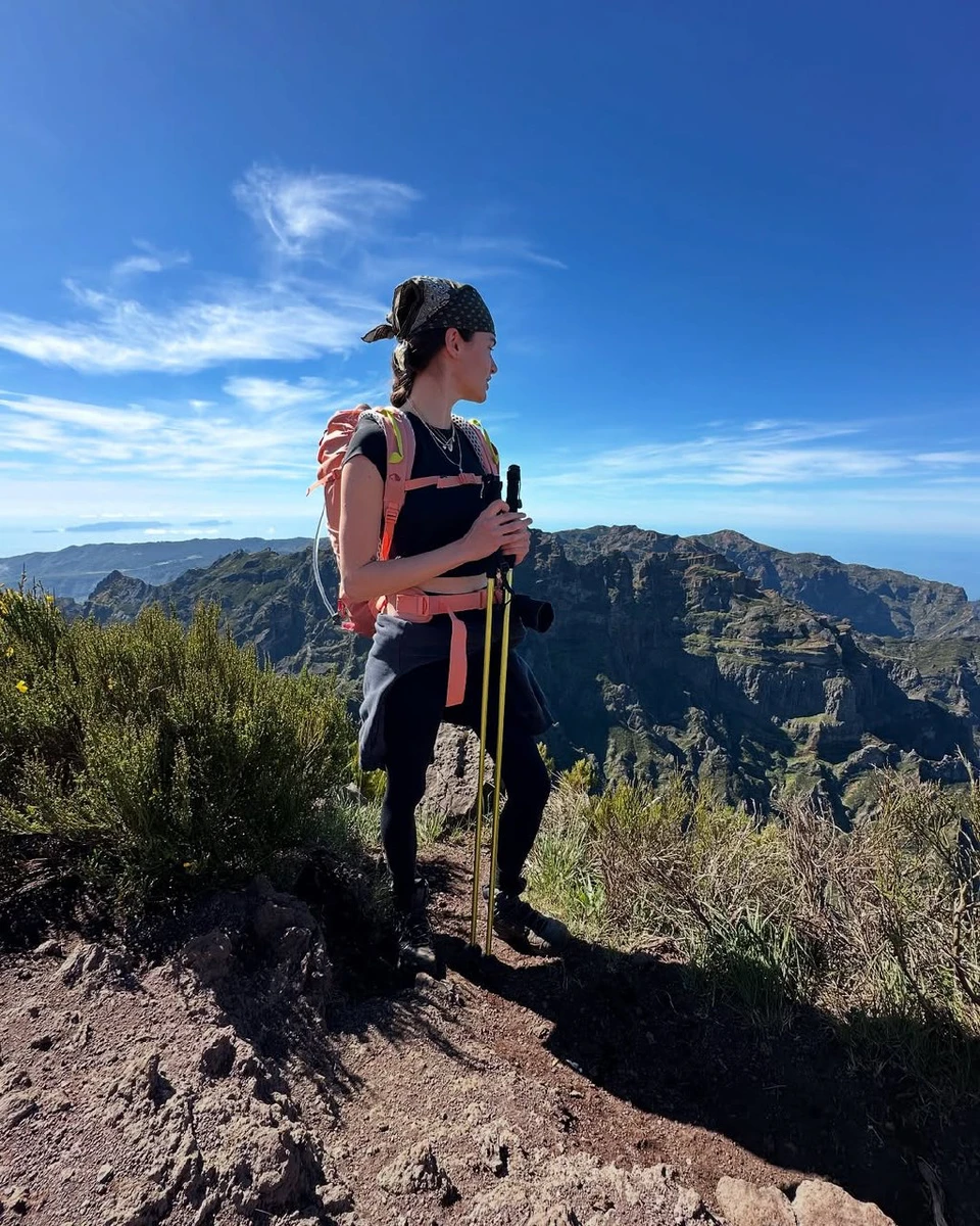 А хайкінгом дизайнерка займалася в компанії її хлопця, співака Володимира Дантеса