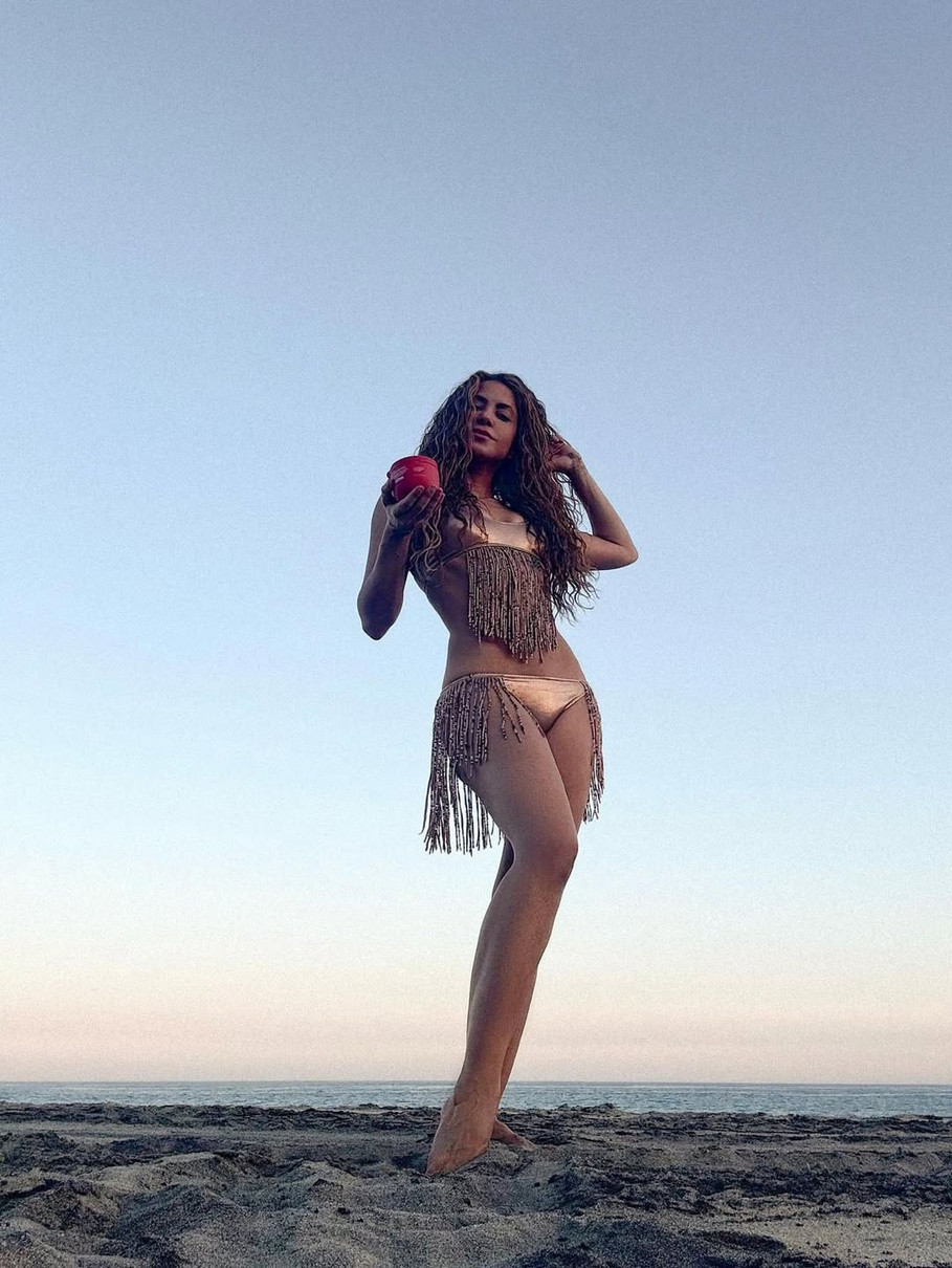 Шакіра зняла себе знизу, щоб ноги здавалися довшими