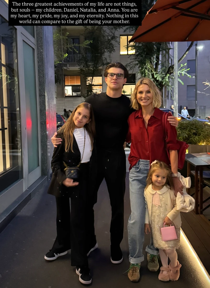 Єлизавета Юрушева привітала сина з 18-річчям та попозувала з родиною