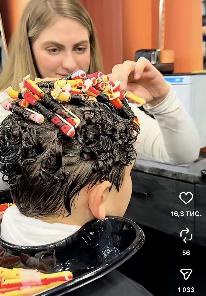 Схоже, Даня весь у маму, яка і сама часто змінює зачіски 