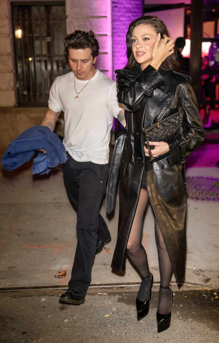 Нікола прийшла на вечірку в total black