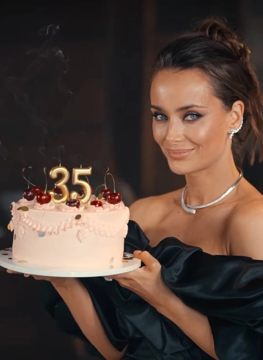 Ксенія і торт