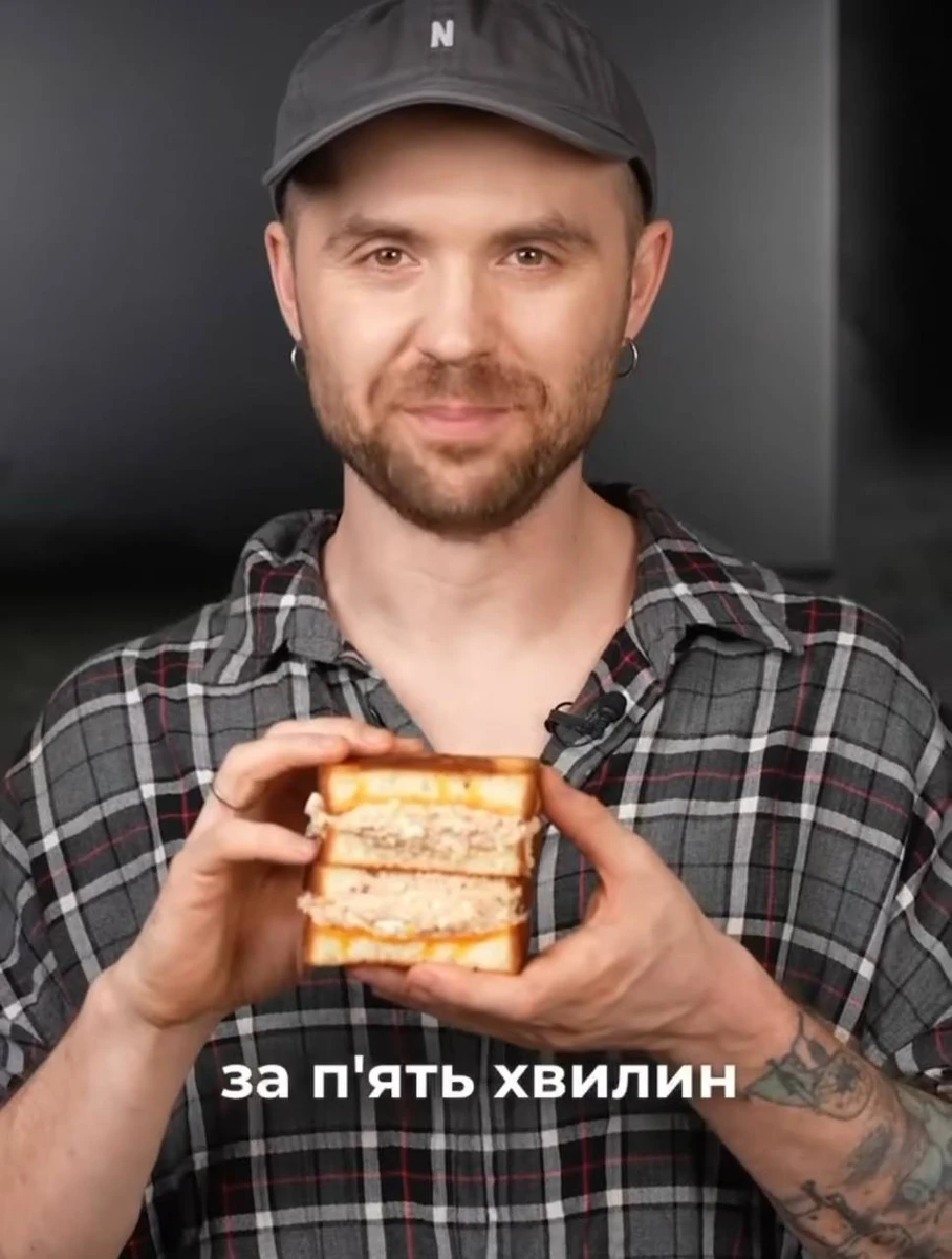 Кацурін приготував сендвіч