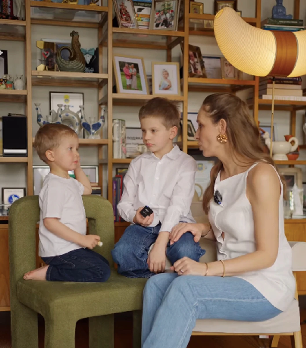 Катерина Осадча позадавала синам цікаві запитання