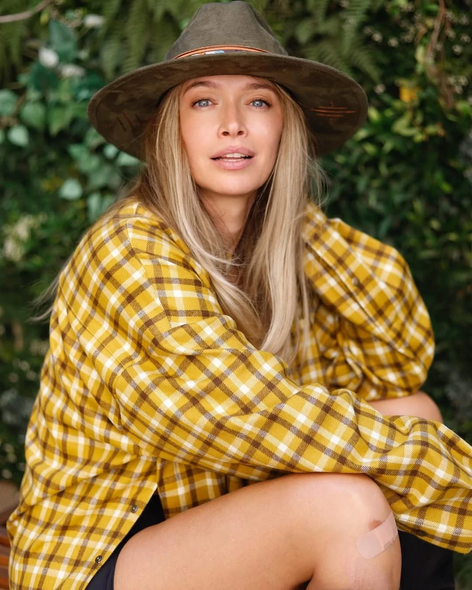 Віра Брежнєва попозувала для фото