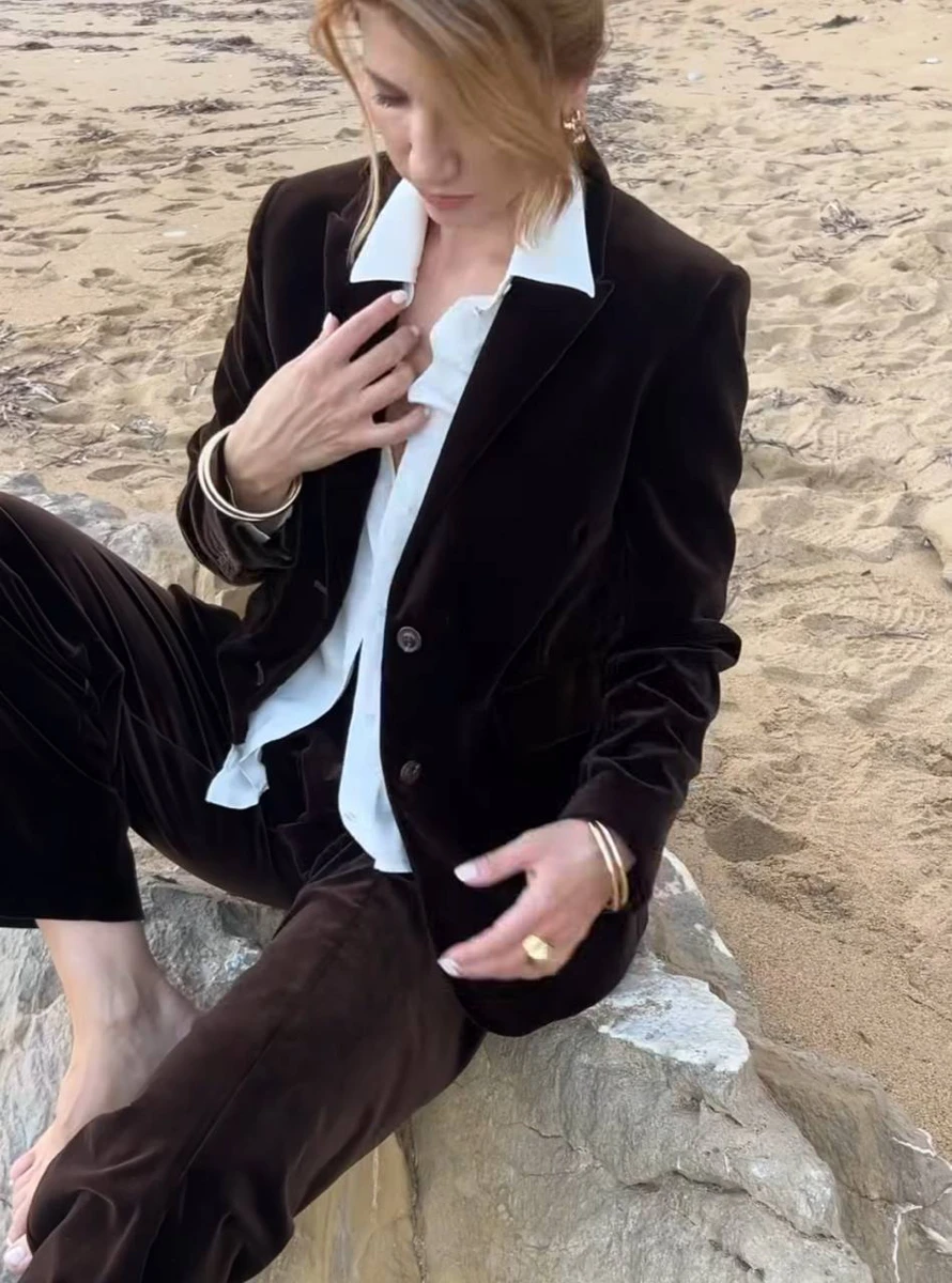 Тренерка з декольте без ліфта