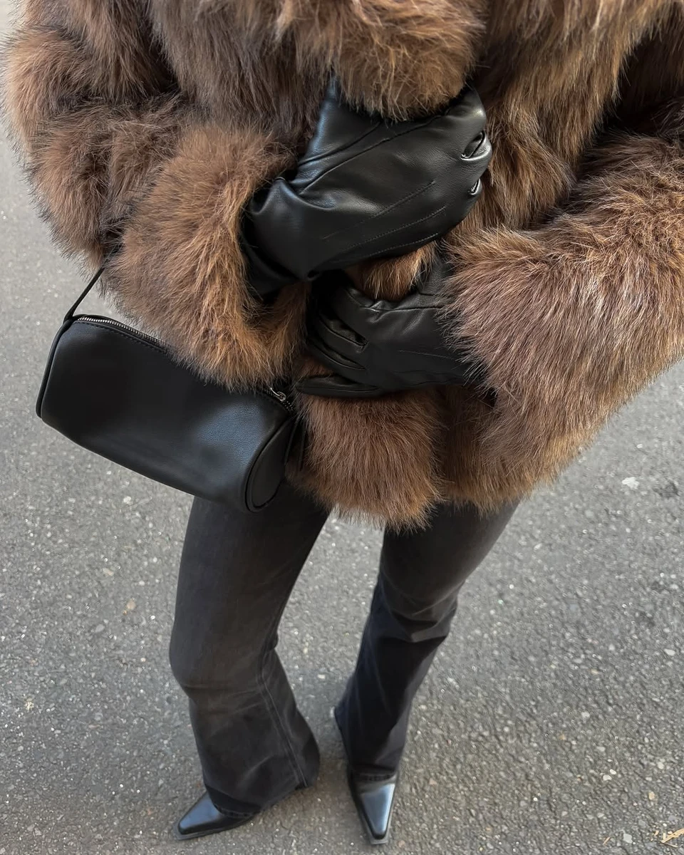 Образ у шубі та шкіряних рукавичках