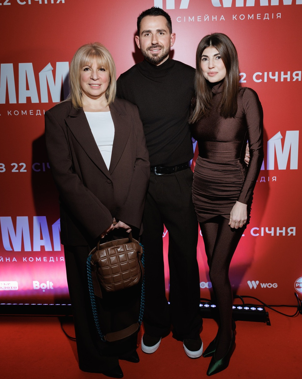 Сабіна Мусіна у грайливому міні на показі фільму Євгена Таллера Ну мам