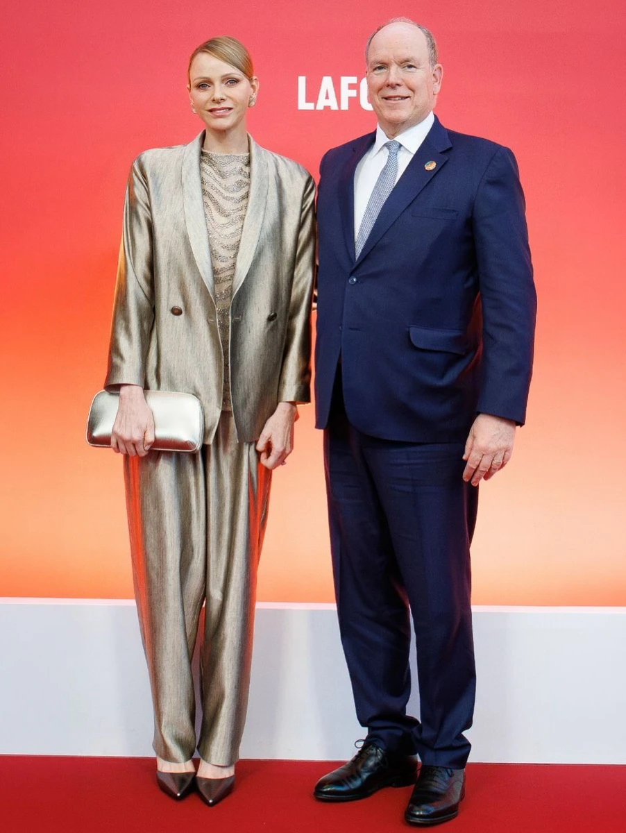 Княгиня Монако Шарлін вигуляла металевий образ на вручення премій