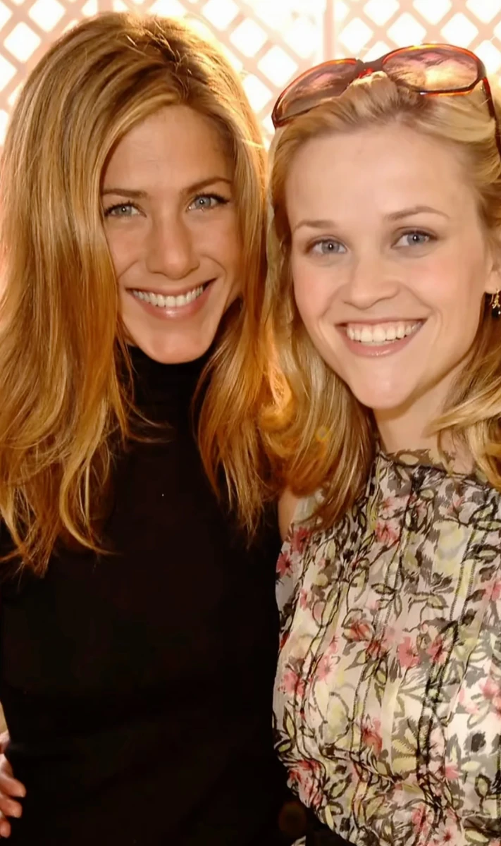 Дженніфер Еністон показала милі фото з Різ Візерспун на її 50-річчя