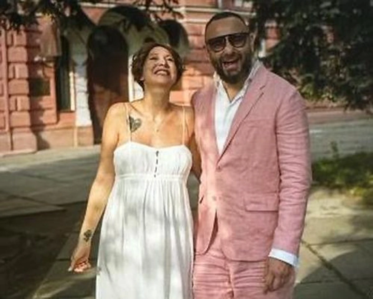 Звісно, не виключено, що Дубінський і Деккерт уже встигли розбігтися, але за даними джерел УП, пара досі разом 