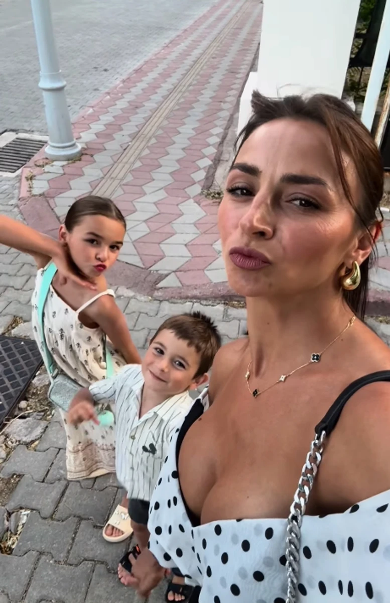 Ілона Гвоздьова показала милий знімок з сином і дочкою в Туреччині