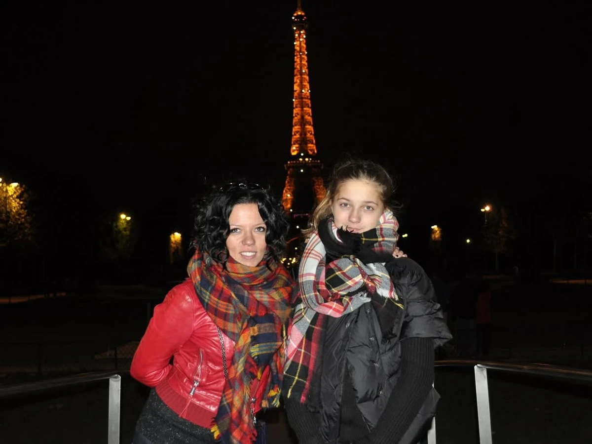 Ірина Горова з дочкою попозували у Парижі на архівному фото