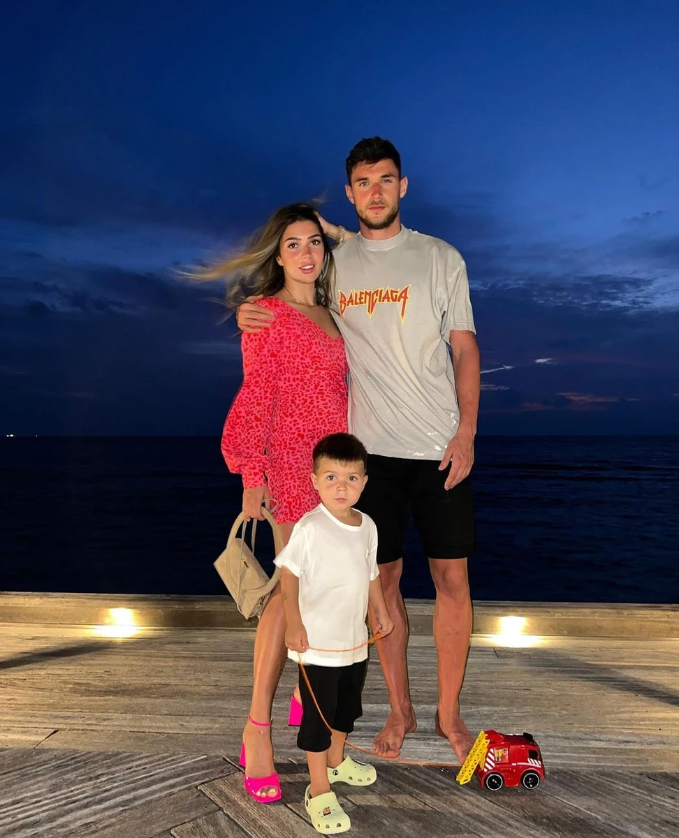 Роман Яремчук із дружиною та сином