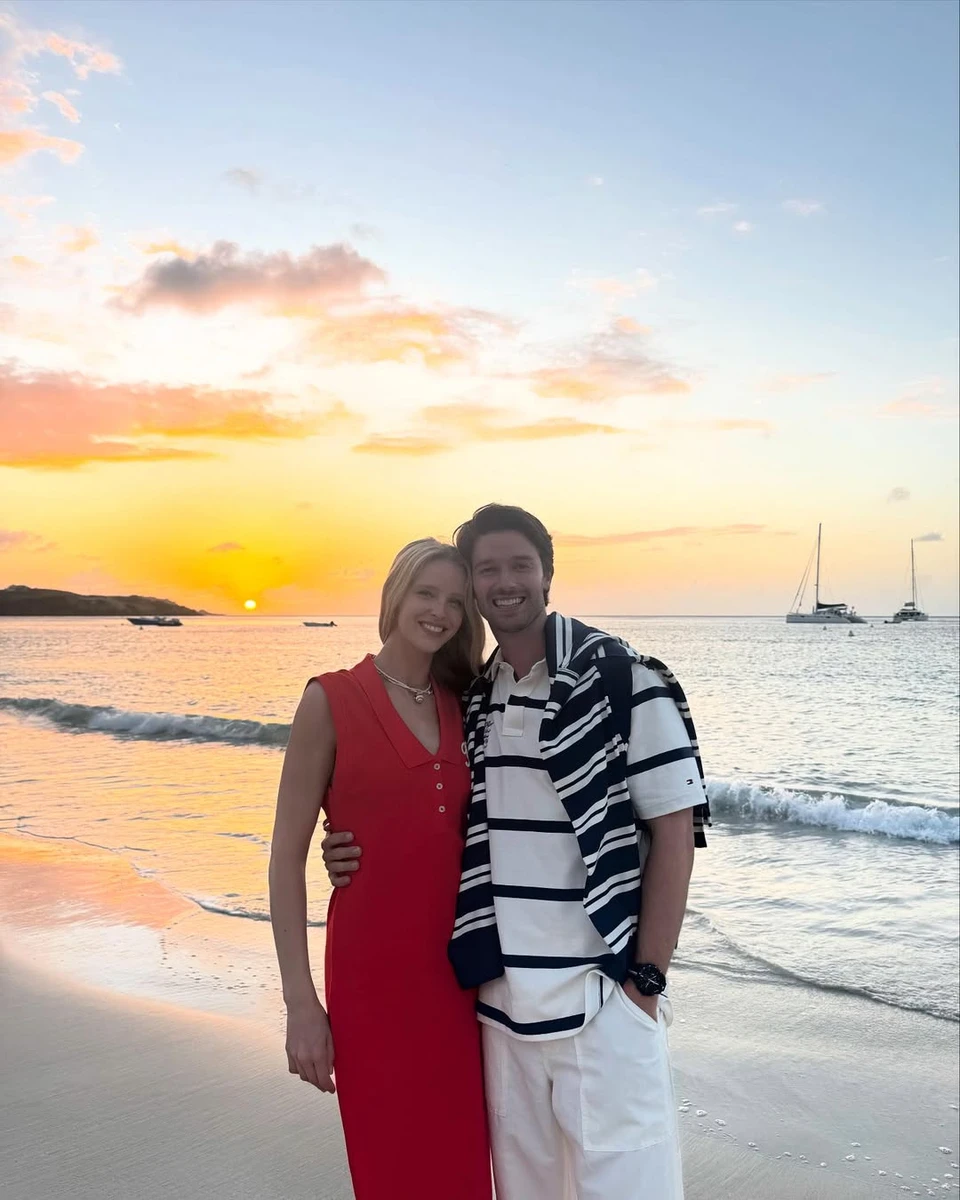 Син Шварценеггера попозував з коханою на тлі моря