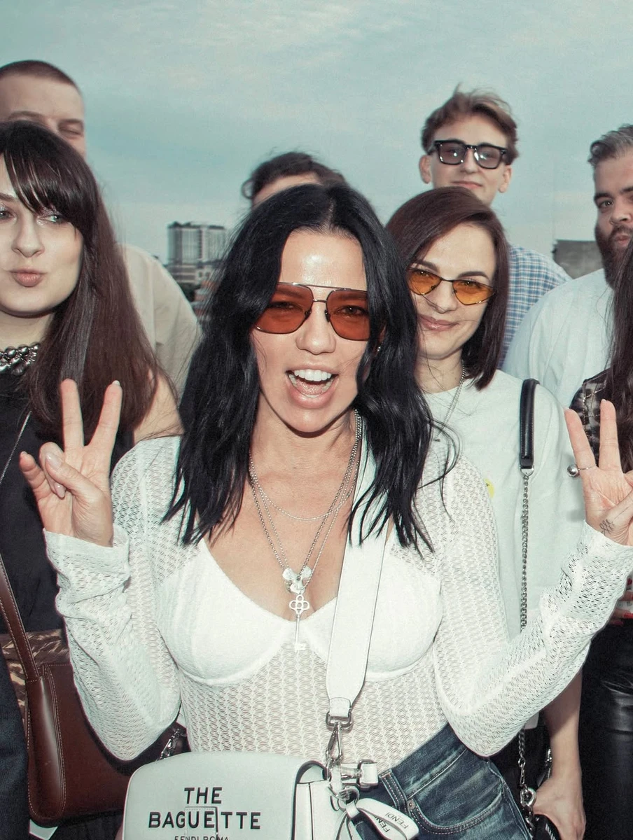 Ірина Горова у топі з декольте повеселилася на вечірці