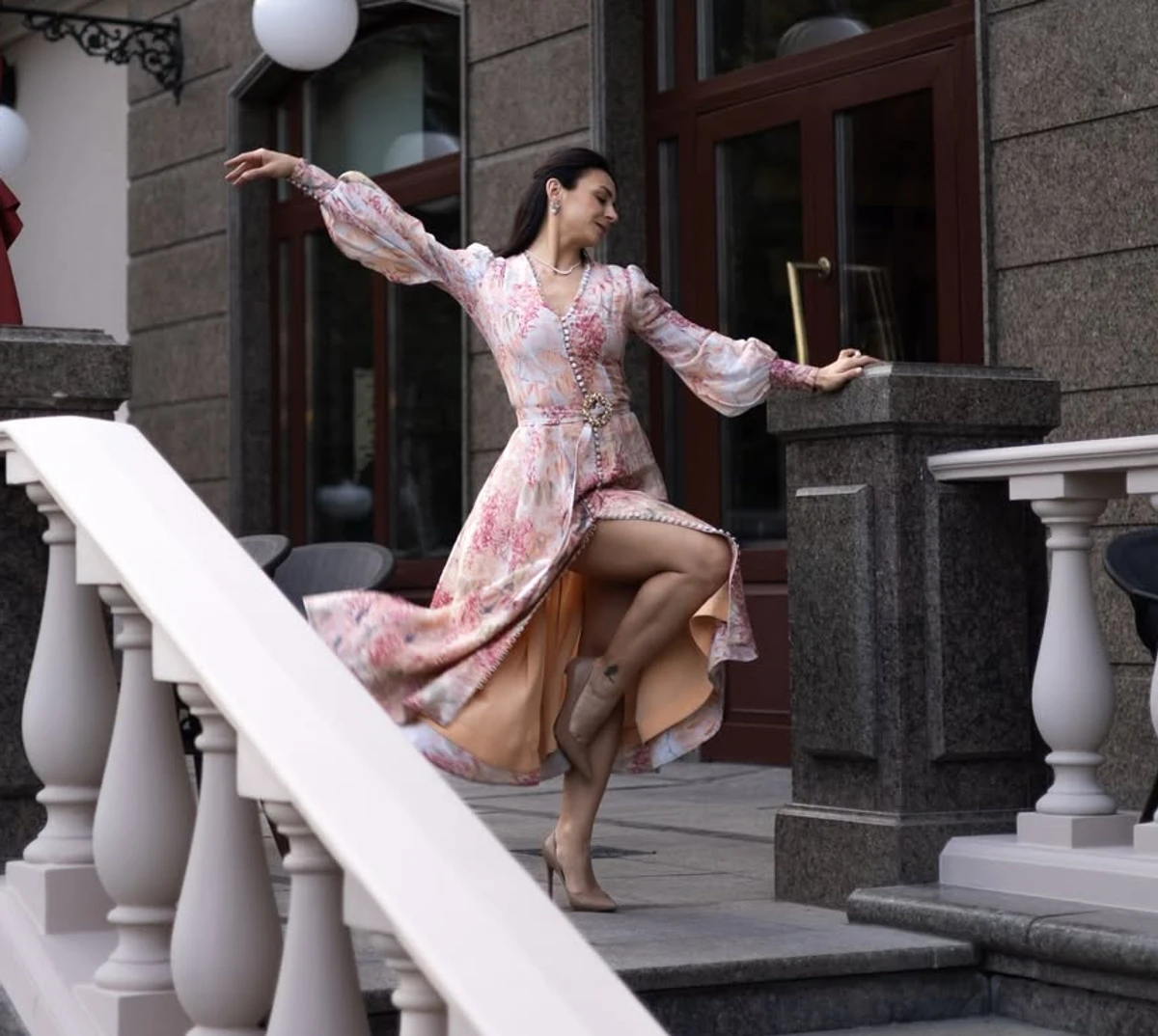 Ілона Гвоздьова потанцювала у сукні для ефектного фото