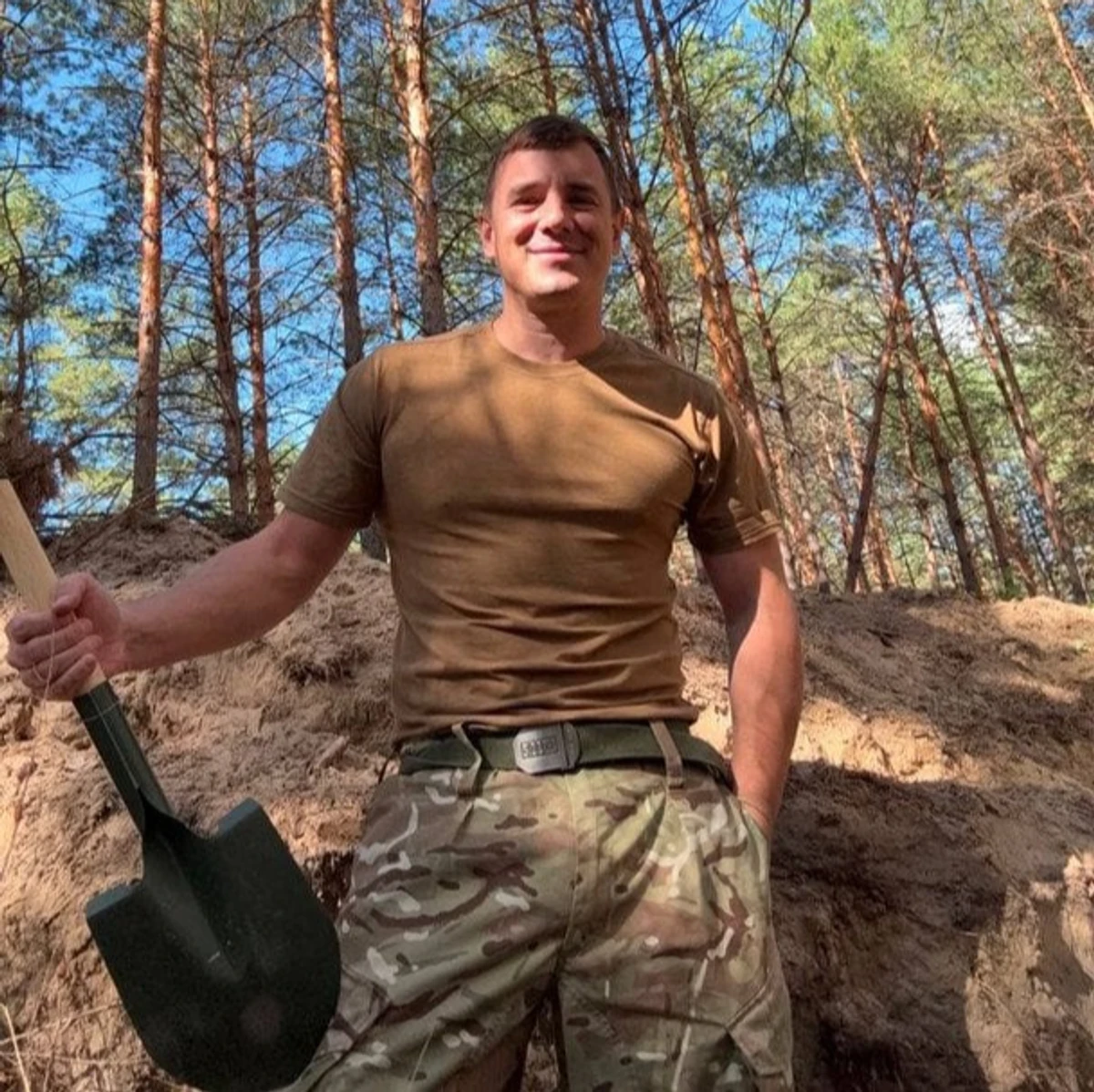 Вадим Олійник заінтригував фото у військовій формі