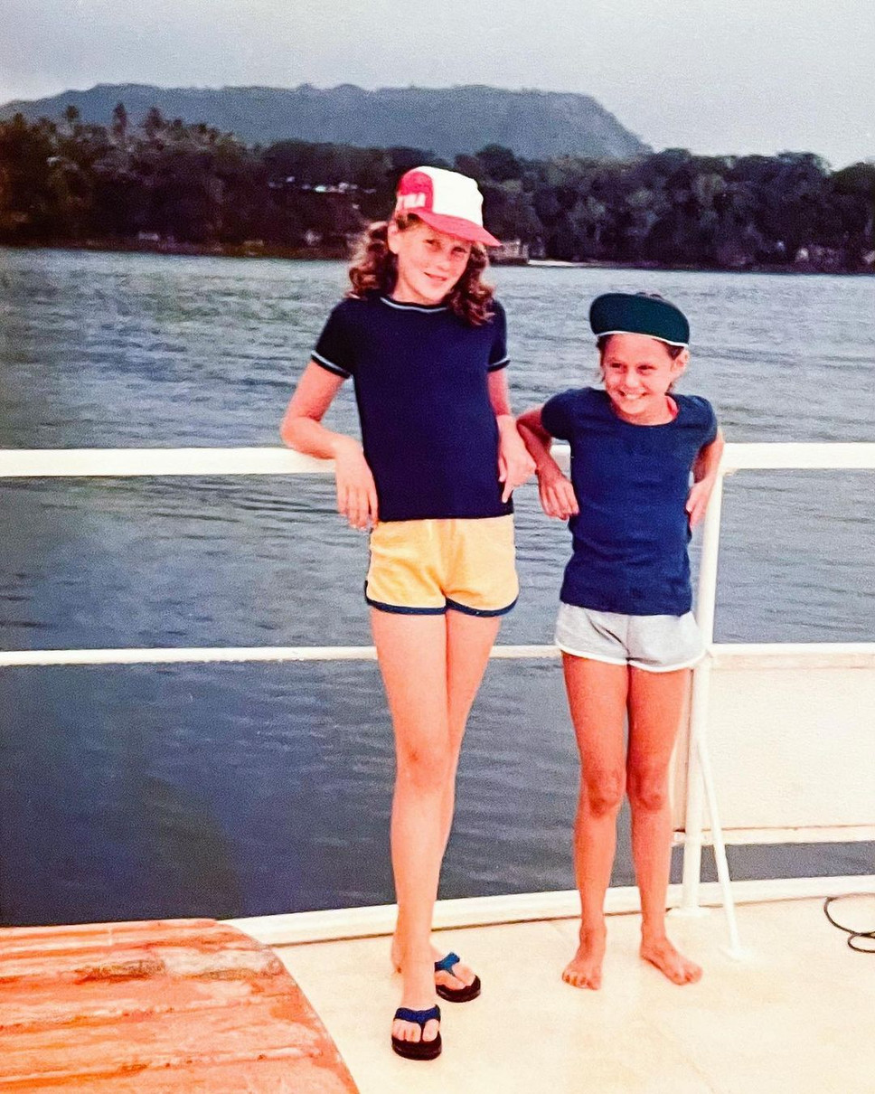 Ніколь Кідман в дитинстві із сестрою