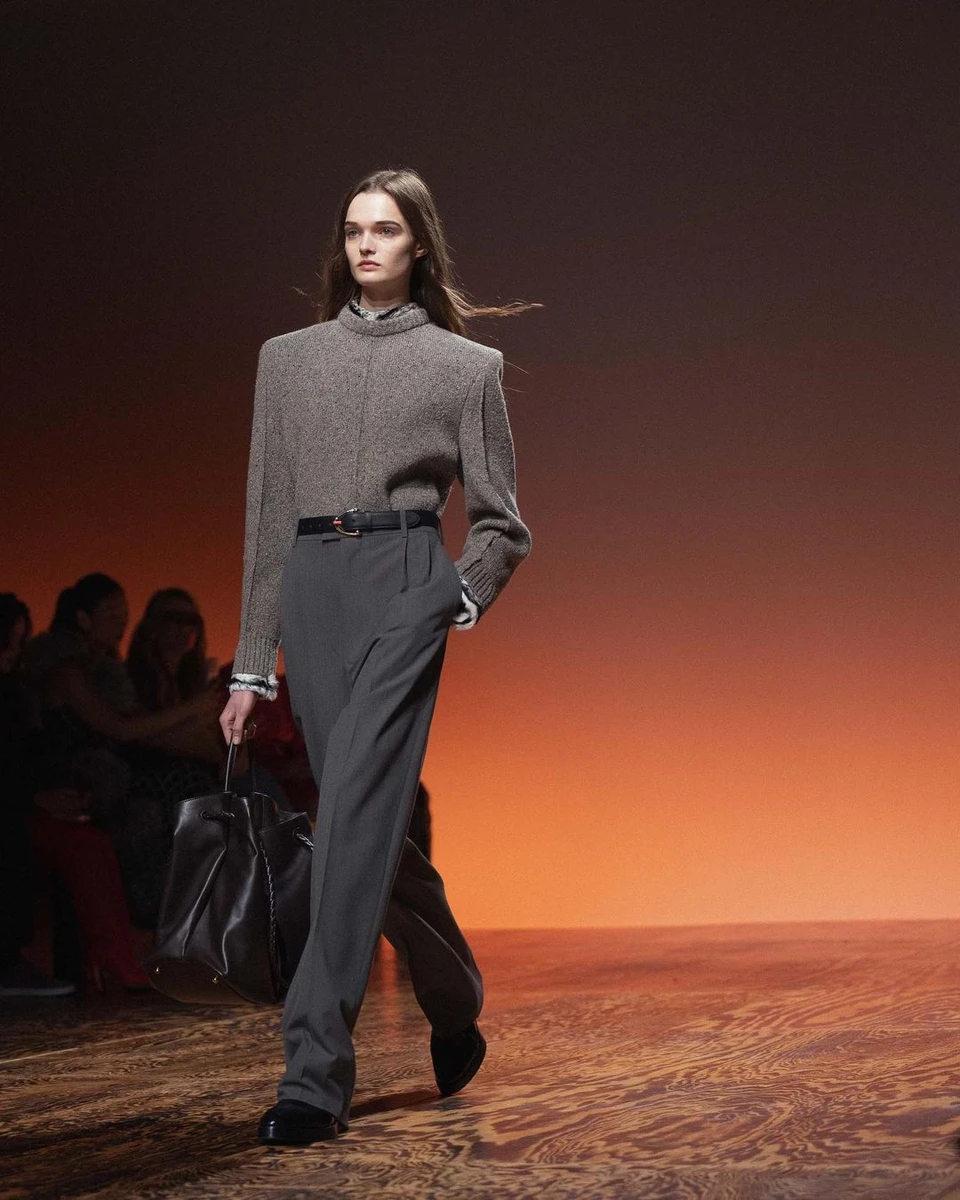 Сірий колір на осінь