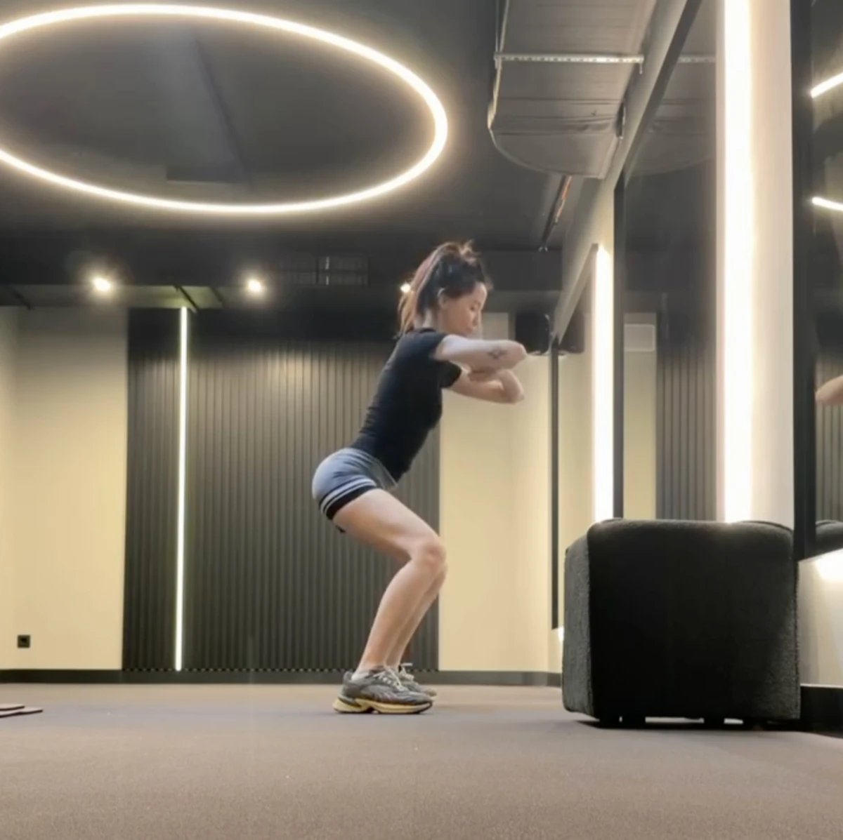 Надя Дорофєєва у шортах показала своє тренування в Карпатах